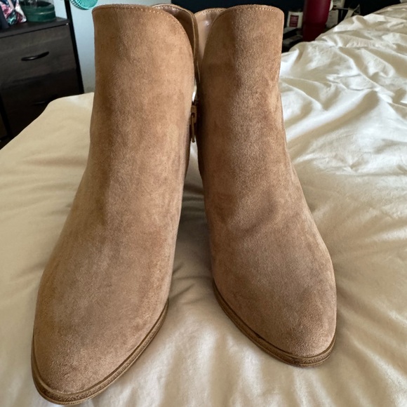 Lulus Tan Suede Booties- new without tags - Picture 4 of 9